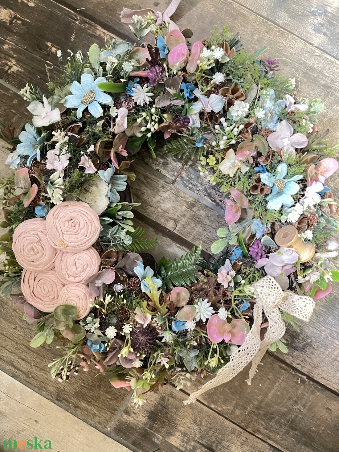 Ajtódísz/kopogtató kisvirágokkal - otthon & életmód - dekoráció - ajtó- és ablak dekoráció - ajtódísz & kopogtató - Meska.hu