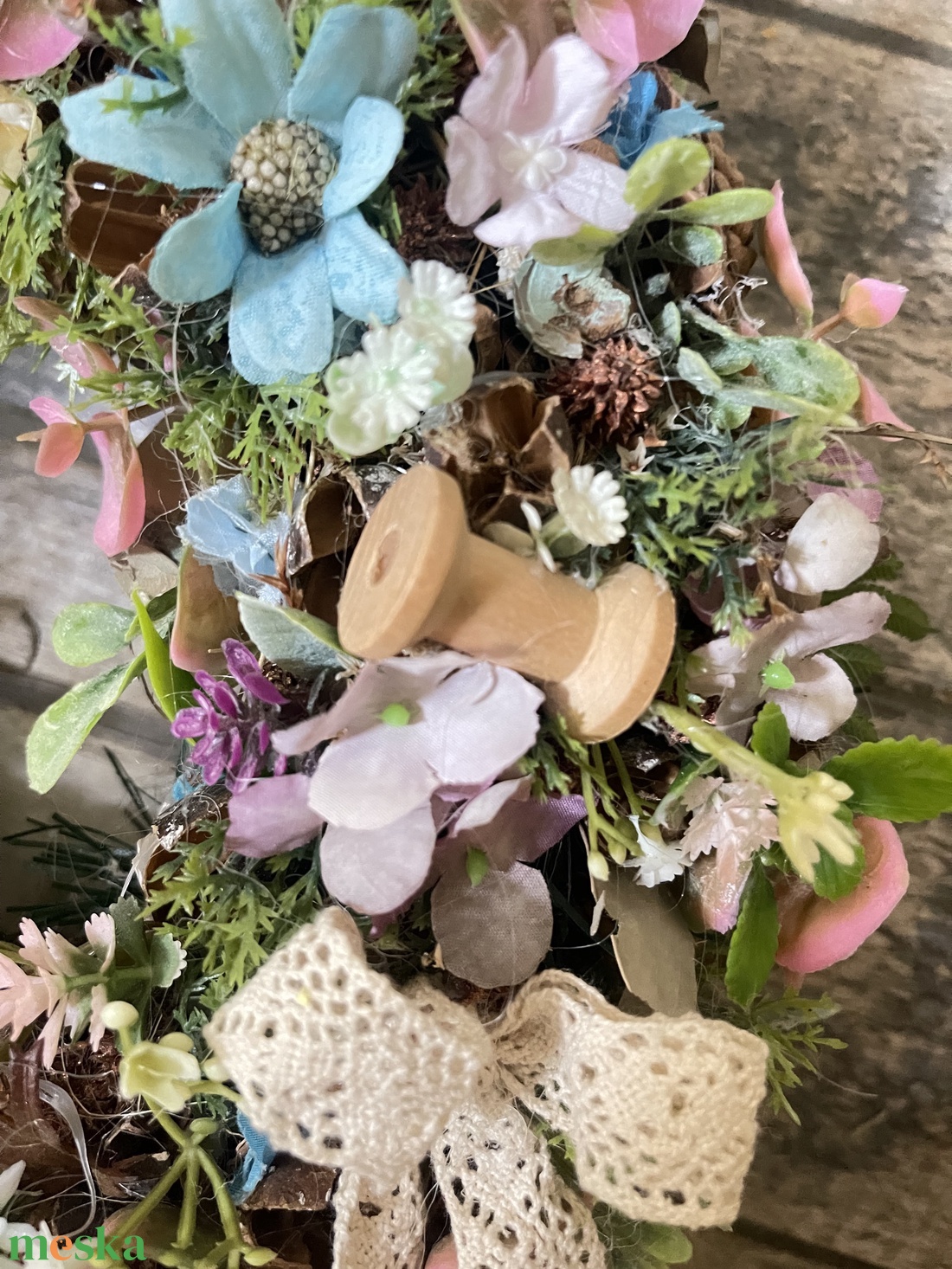 Ajtódísz/kopogtató kisvirágokkal - otthon & életmód - dekoráció - ajtó- és ablak dekoráció - ajtódísz & kopogtató - Meska.hu