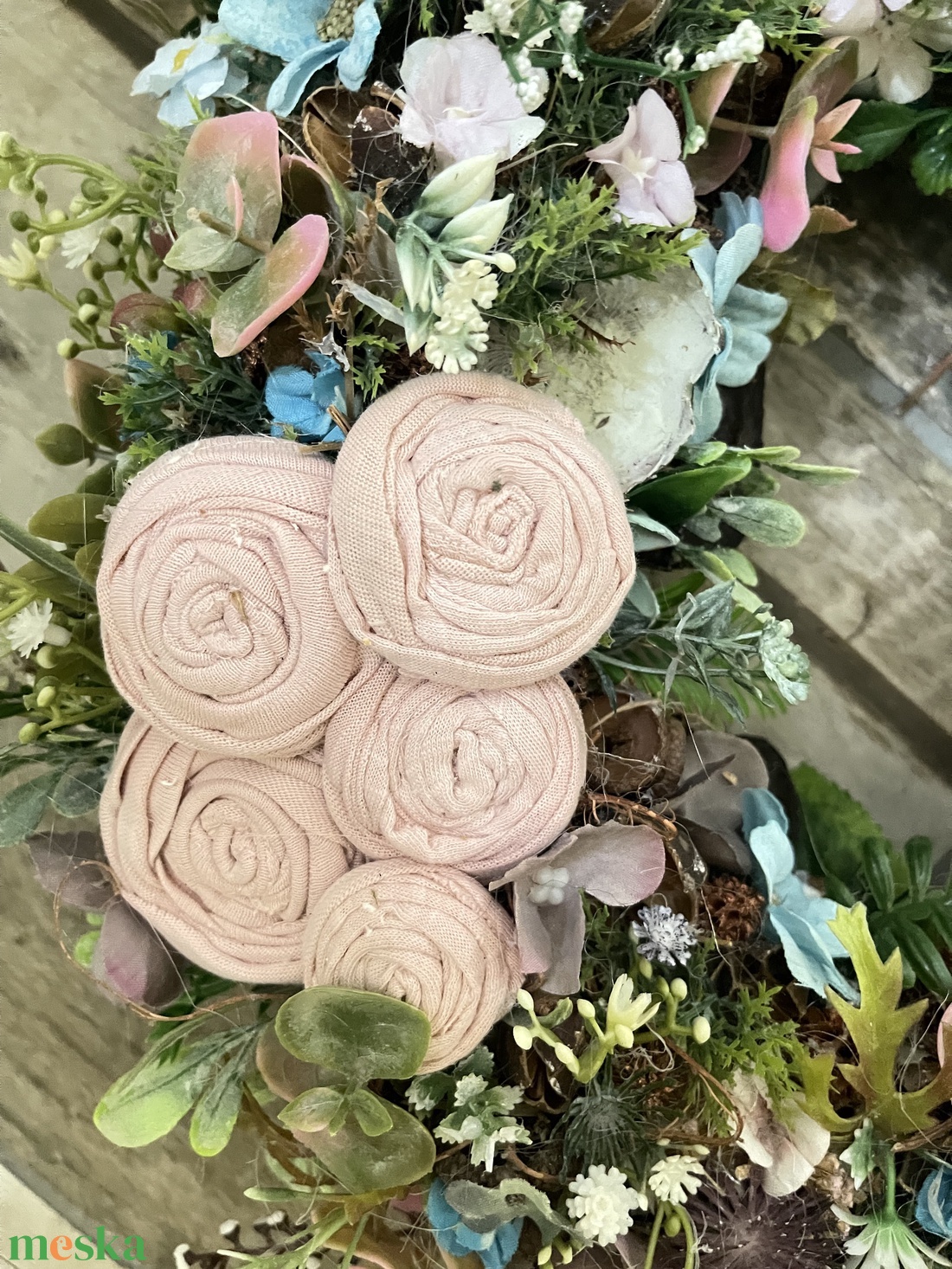 Ajtódísz/kopogtató kisvirágokkal - otthon & életmód - dekoráció - ajtó- és ablak dekoráció - ajtódísz & kopogtató - Meska.hu