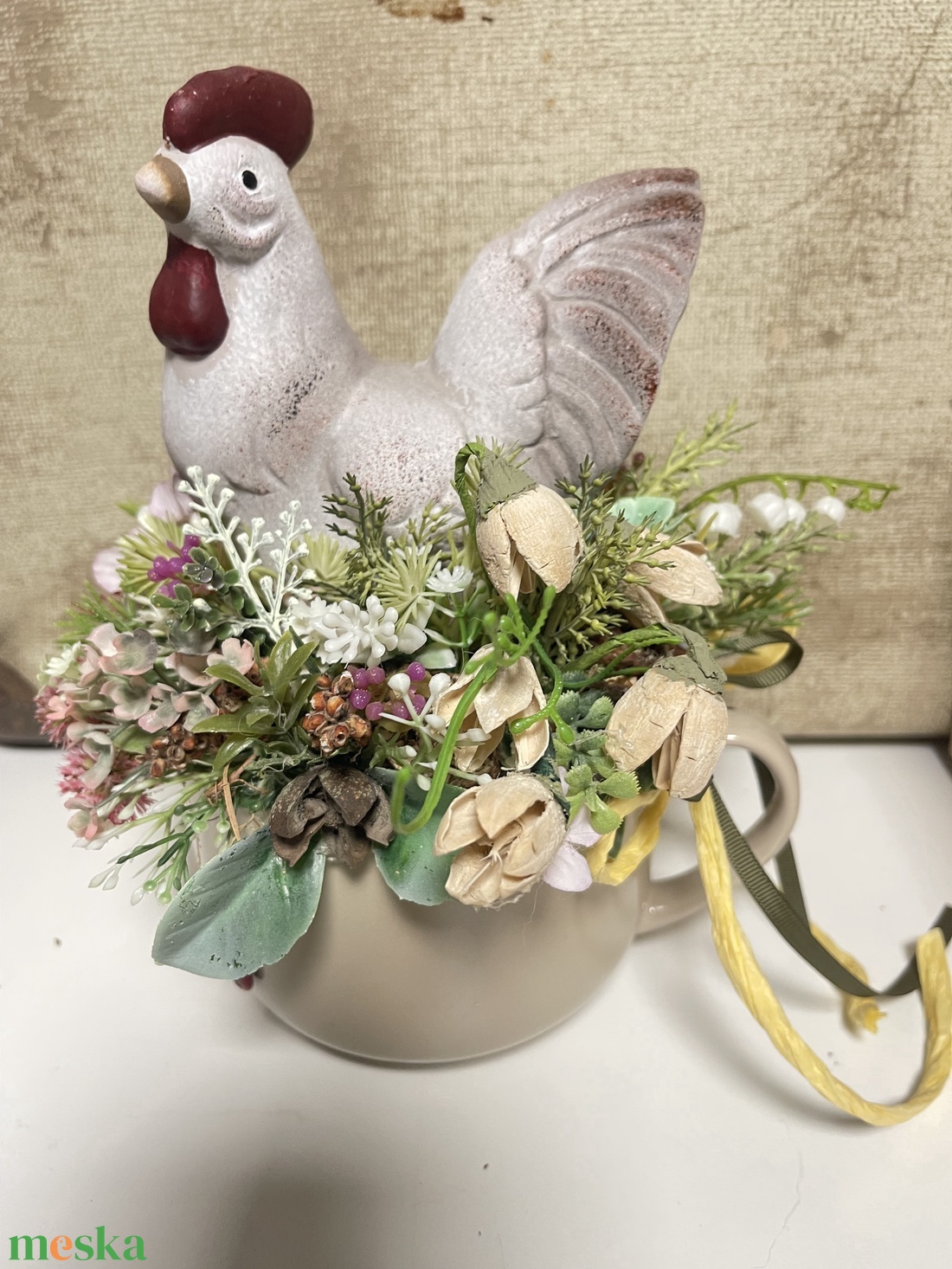 Asztaldísz tyúkanyó bögrében - otthon & életmód - dekoráció - asztal és polc dekoráció - asztaldísz - Meska.hu