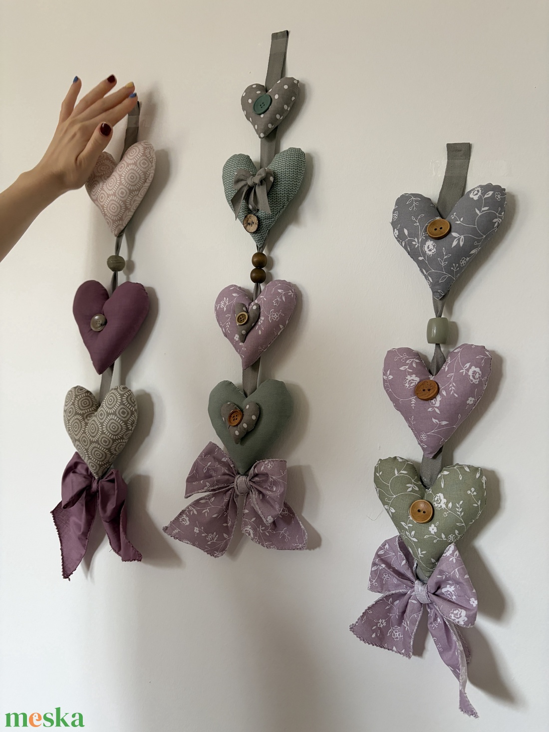 Lakásdekorációk textil szivecskékkel - otthon & életmód - dekoráció - ajtó- és ablak dekoráció - ajtódísz & kopogtató - Meska.hu