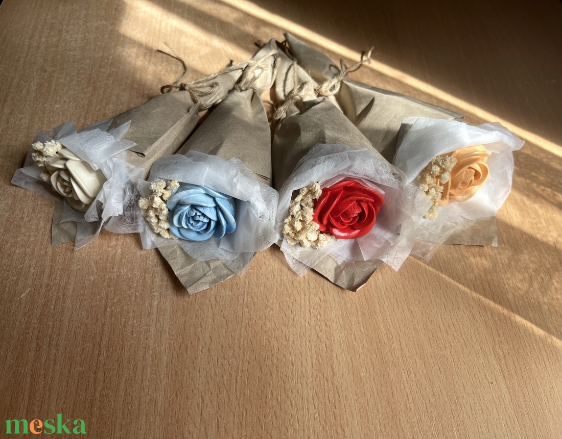 Egyszálas örökrózsa csokor - otthon & életmód - dekoráció - asztal és polc dekoráció - asztaldísz - Meska.hu