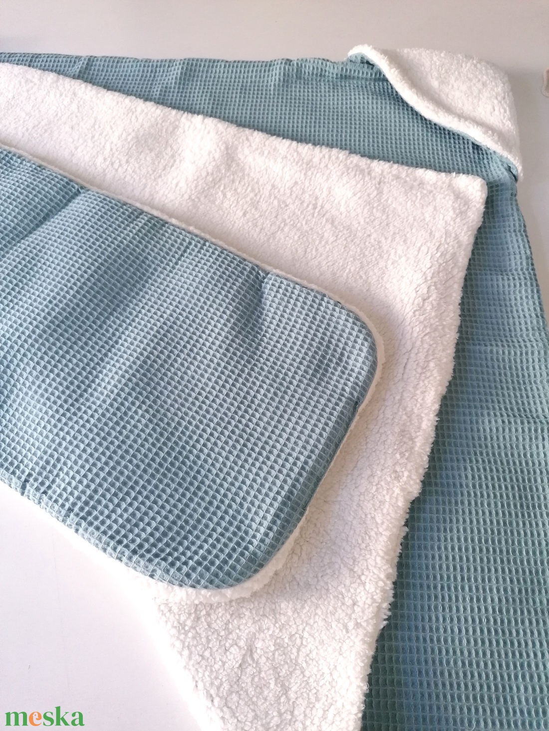 Kapucnis babatakaró+derékalj - otthon & életmód - babaszoba, gyerekszoba - babatakaró, gyerek pléd - Meska.hu