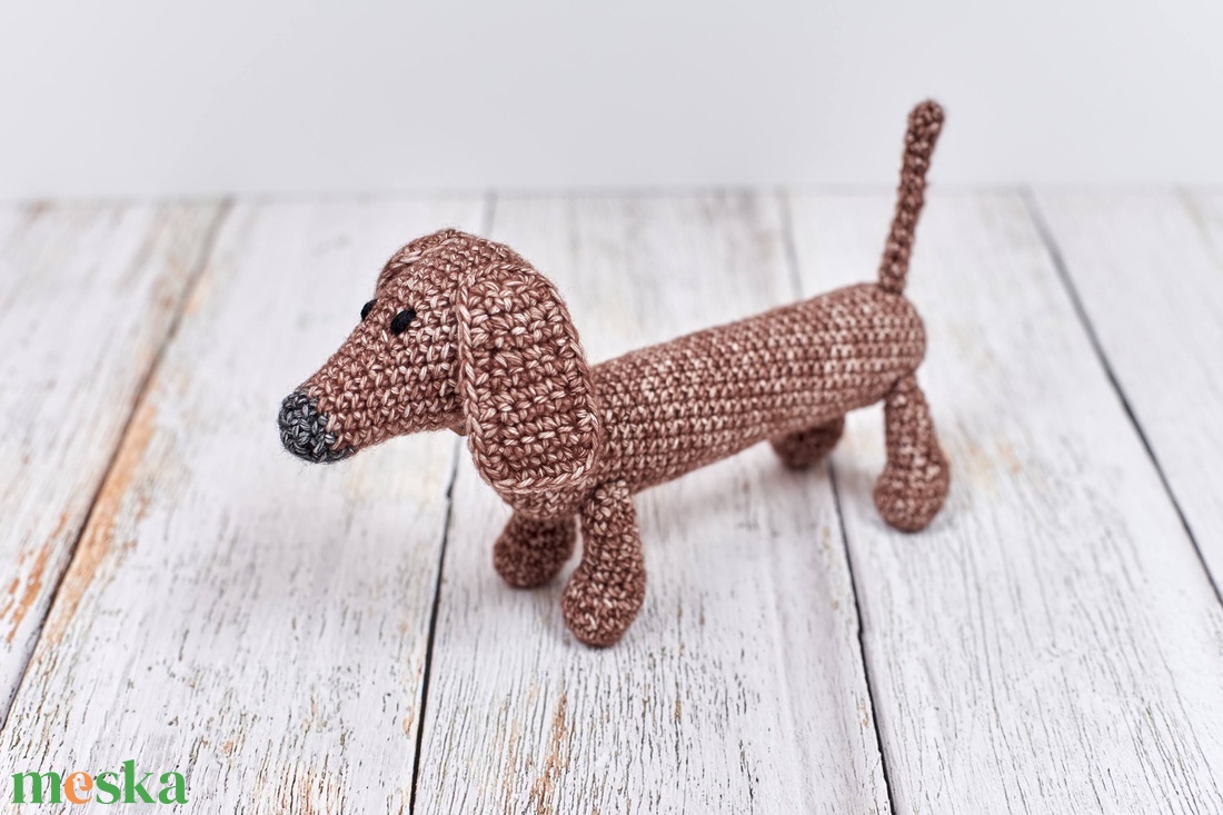 Horgolt TACSKÓ, amigurumi tacsi - játék & sport - plüssállat & játékfigura - kutya - Meska.hu