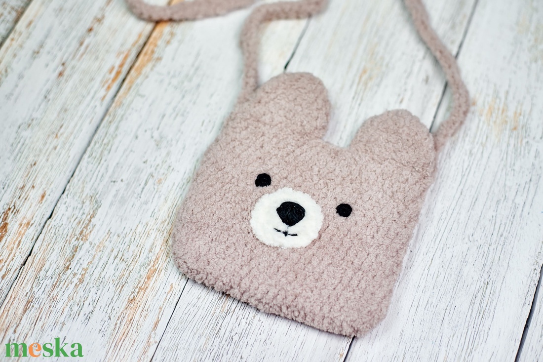 KÉSZTERMÉK - Horgolt MACI oldaltáska, mackós crossbody gyerekeknek - táska & tok - kézitáska & válltáska - vállon átvethető táska - Meska.hu KÉSZTERMÉK - Horgolt MACI oldaltáska, mackós crossbody gyerekeknek - táska & tok - kézitáska & válltáska - vállon átvethető táska - Meska.hu