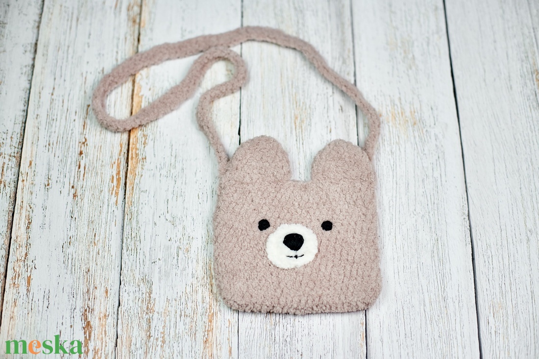 KÉSZTERMÉK - Horgolt MACI oldaltáska, mackós crossbody gyerekeknek - táska & tok - kézitáska & válltáska - vállon átvethető táska - Meska.hu KÉSZTERMÉK - Horgolt MACI oldaltáska, mackós crossbody gyerekeknek - táska & tok - kézitáska & válltáska - vállon átvethető táska - Meska.hu