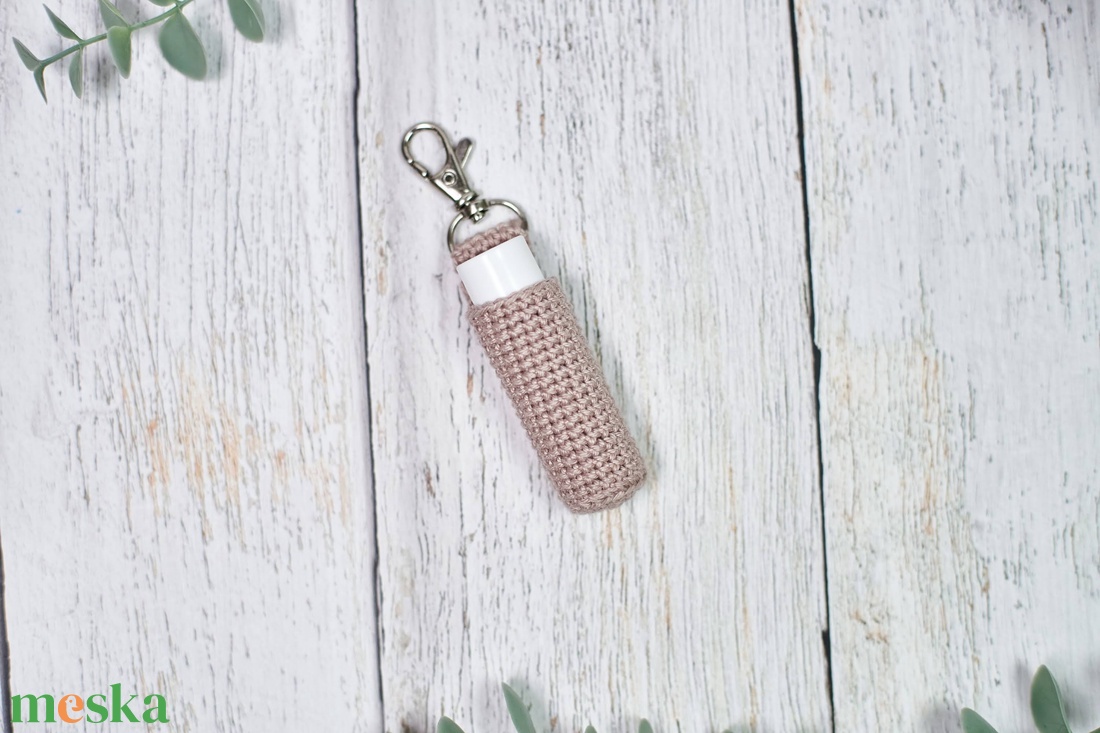 Horgolt ajakápoló tartó, karabineres táskadísz - táska & tok - kulcstartó & táskadísz - kulcstartó - Meska.hu