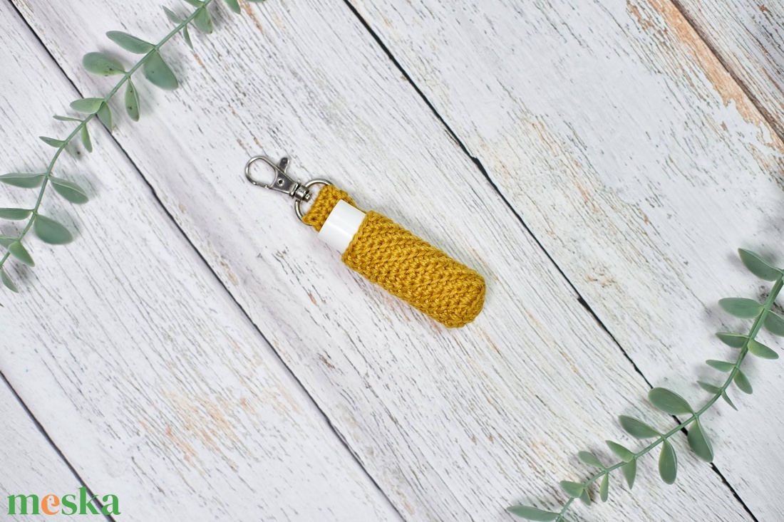 Horgolt ajakápoló tartó, karabineres táskadísz - táska & tok - kulcstartó & táskadísz - kulcstartó - Meska.hu