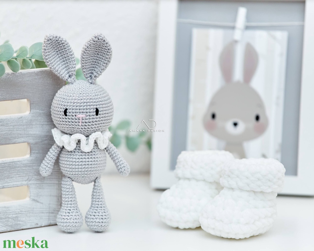 Nyuszis babaköszöntő szett - horgolt babacipő szürke nyuszival - játék & sport - plüssállat & játékfigura - nyuszi - Meska.hu Nyuszis babaköszöntő szett - horgolt babacipő szürke nyuszival - játék & sport - plüssállat & játékfigura - nyuszi - Meska.hu
