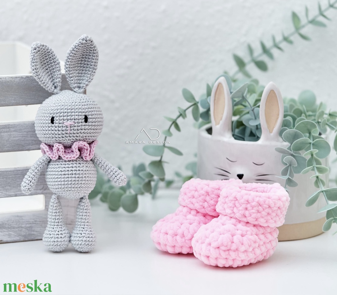 Nyuszis babaköszöntő szett - horgolt babacipő szürke nyuszival - játék & sport - plüssállat & játékfigura - nyuszi - Meska.hu Nyuszis babaköszöntő szett - horgolt babacipő szürke nyuszival - játék & sport - plüssállat & játékfigura - nyuszi - Meska.hu