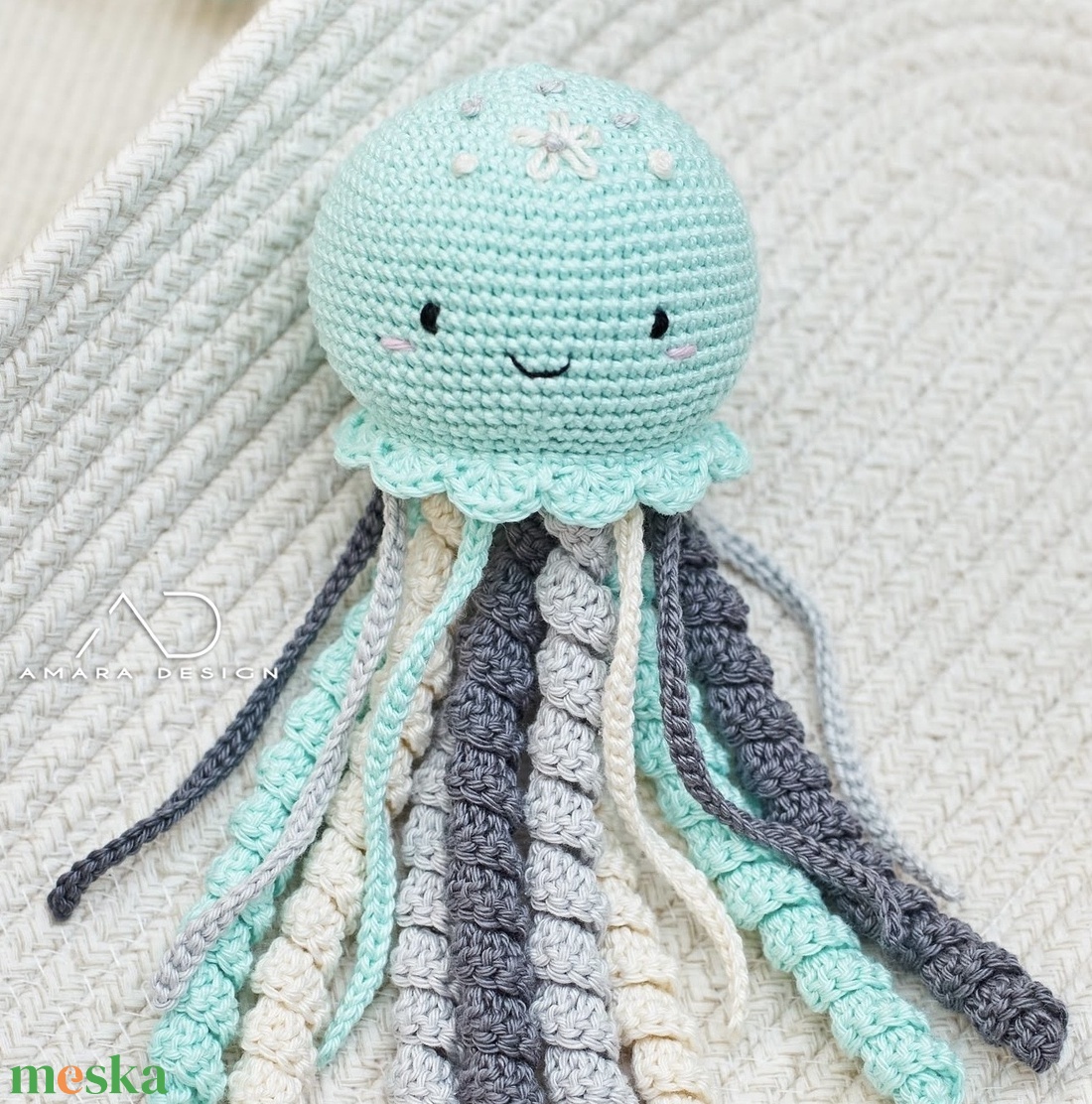 Horgolt NAGY menta polip minimál virághímzéssel - játék & sport - babalátogató ajándékcsomag - Meska.hu