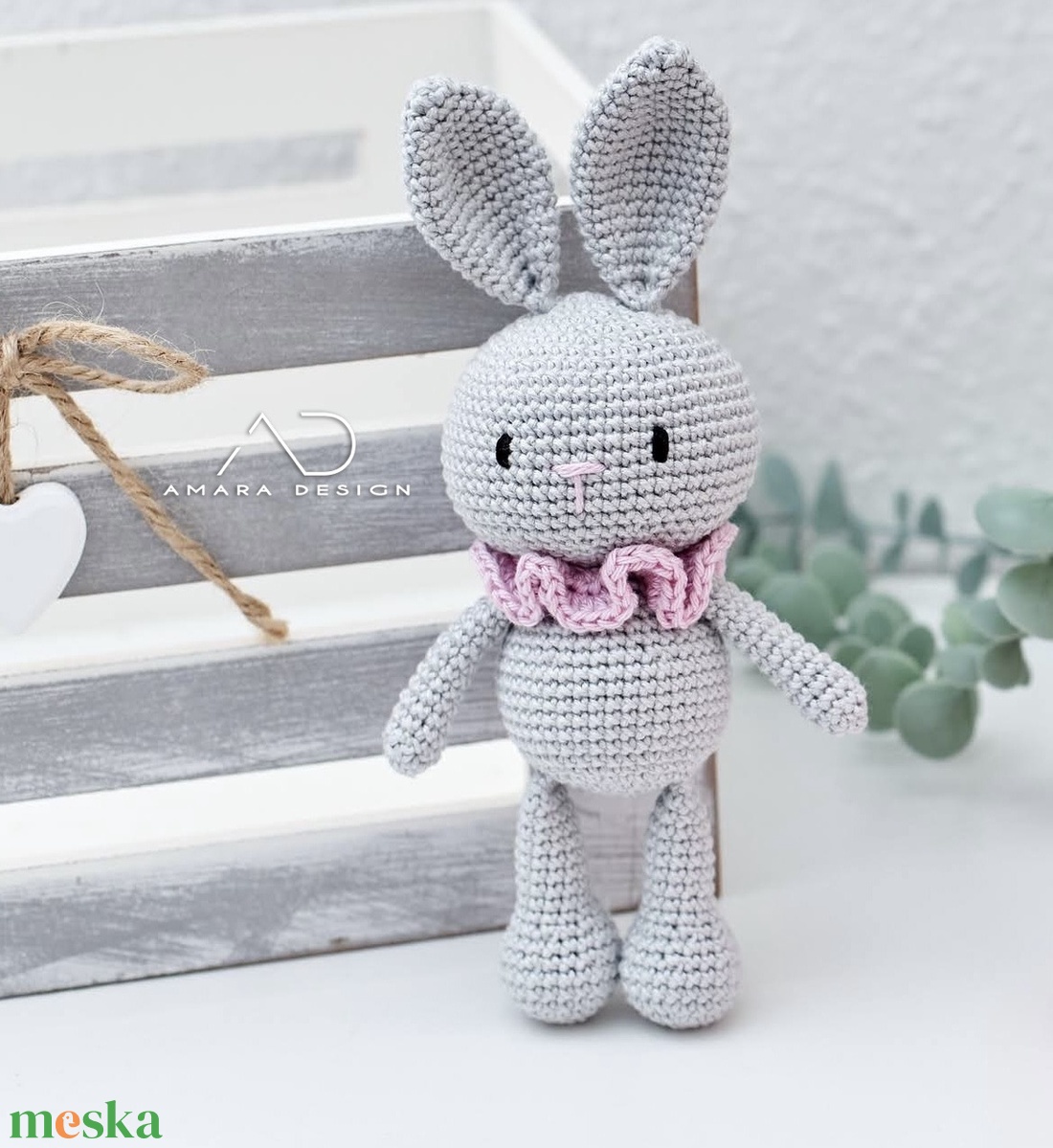 Horgolt galléros nyuszi, alvópajtás - játék & sport - plüssállat & játékfigura - nyuszi - Meska.hu