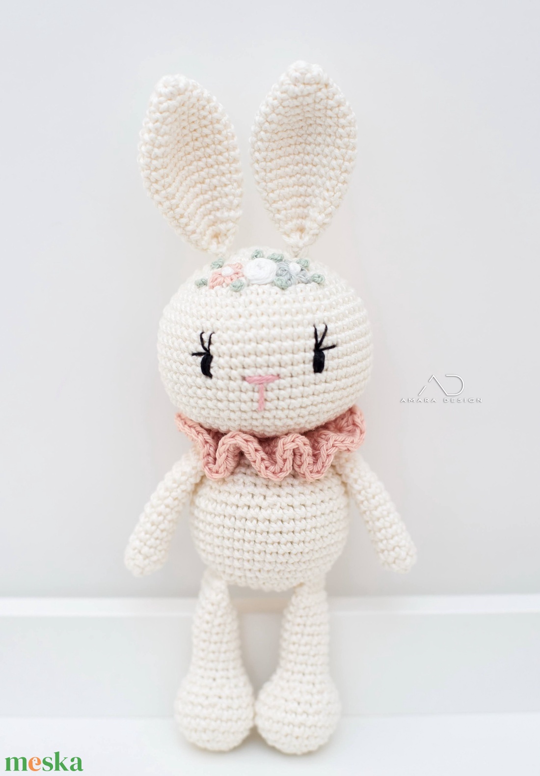 Horgolt galléros nyuszi virághímzéssel - játék & sport - plüssállat & játékfigura - nyuszi - Meska.hu
