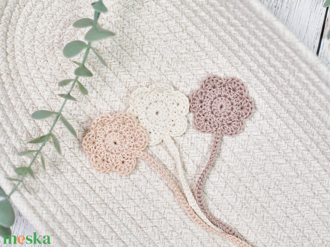 Horgolt VIRÁG könyvjelző 1 db (bármilyen színben kérhető)  - könyv & zene - könyvjelző - Meska.hu