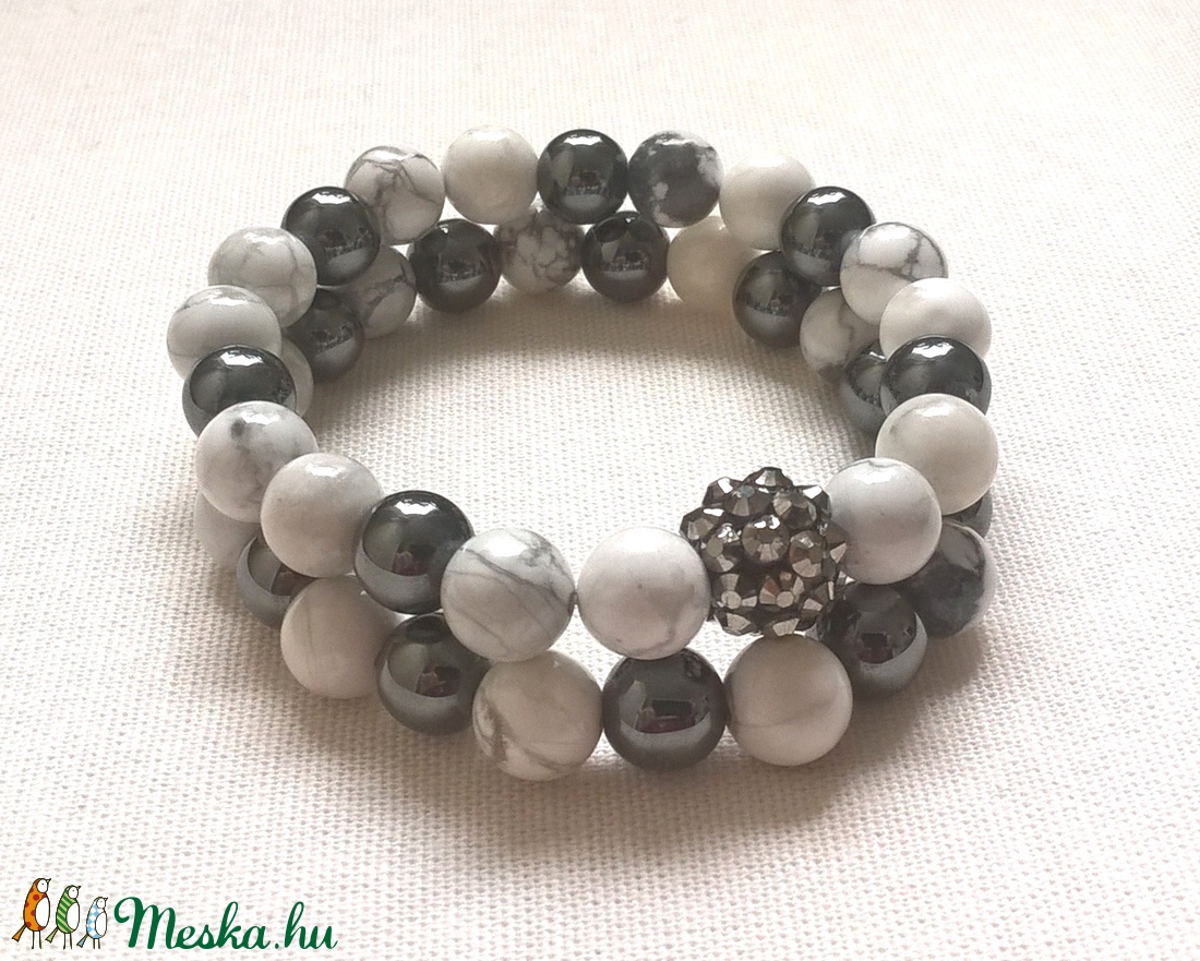 AKCIÓ - Szürke-fehér ásvány karkötő pár, hematit - howlit (magnezit) ásványkarkötő, féldrágakő karkötő szett -  - Meska.hu