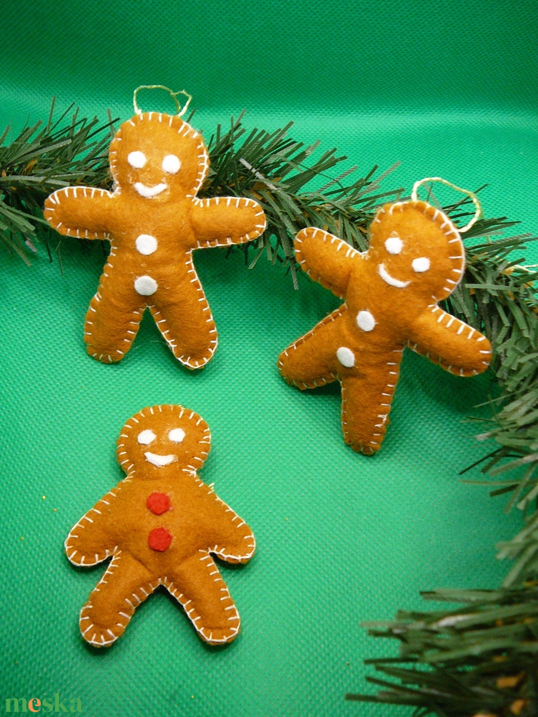 Aranyos mézi varrott karácsonyfadísz - karácsony - karácsonyi lakásdekoráció - karácsonyfadíszek - Meska.hu