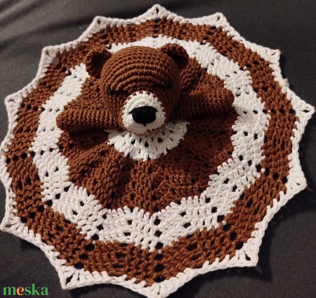 Horgolt macis szundikendő - játék & sport - babalátogató ajándékcsomag - Meska.hu Horgolt macis szundikendő - játék & sport - babalátogató ajándékcsomag - Meska.hu