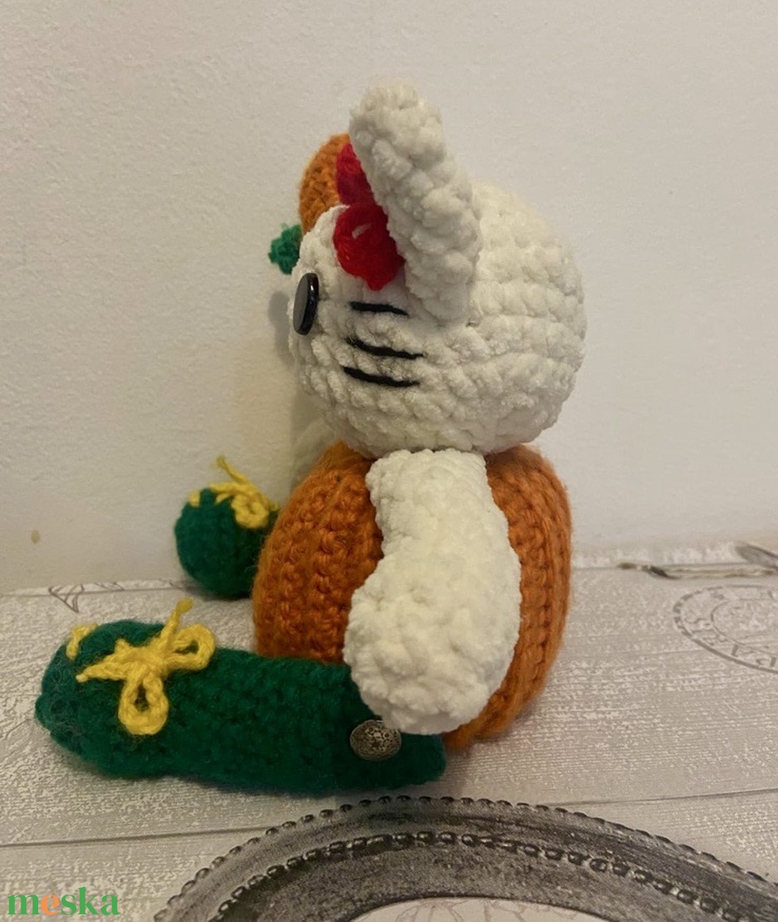 Amigurumi horgolt Hello Kitty őszi figura - játék & sport - plüssállat & játékfigura - cica - Meska.hu