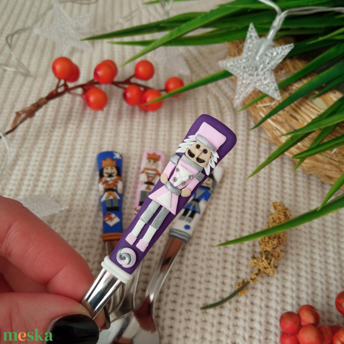 Diótörős kiskanál lila és rózsaszín színben - karácsony - karácsonyi lakásdekoráció - karácsonyi manók, figurák - Meska.hu