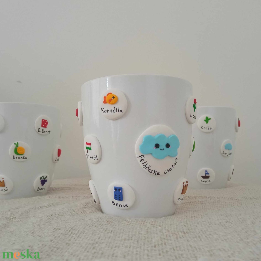 Ballagós kaspó jelekkel és nevekkel díszítve - otthon & életmód - dekoráció - virágdísz és tartó - cserép & kaspó - Meska.hu