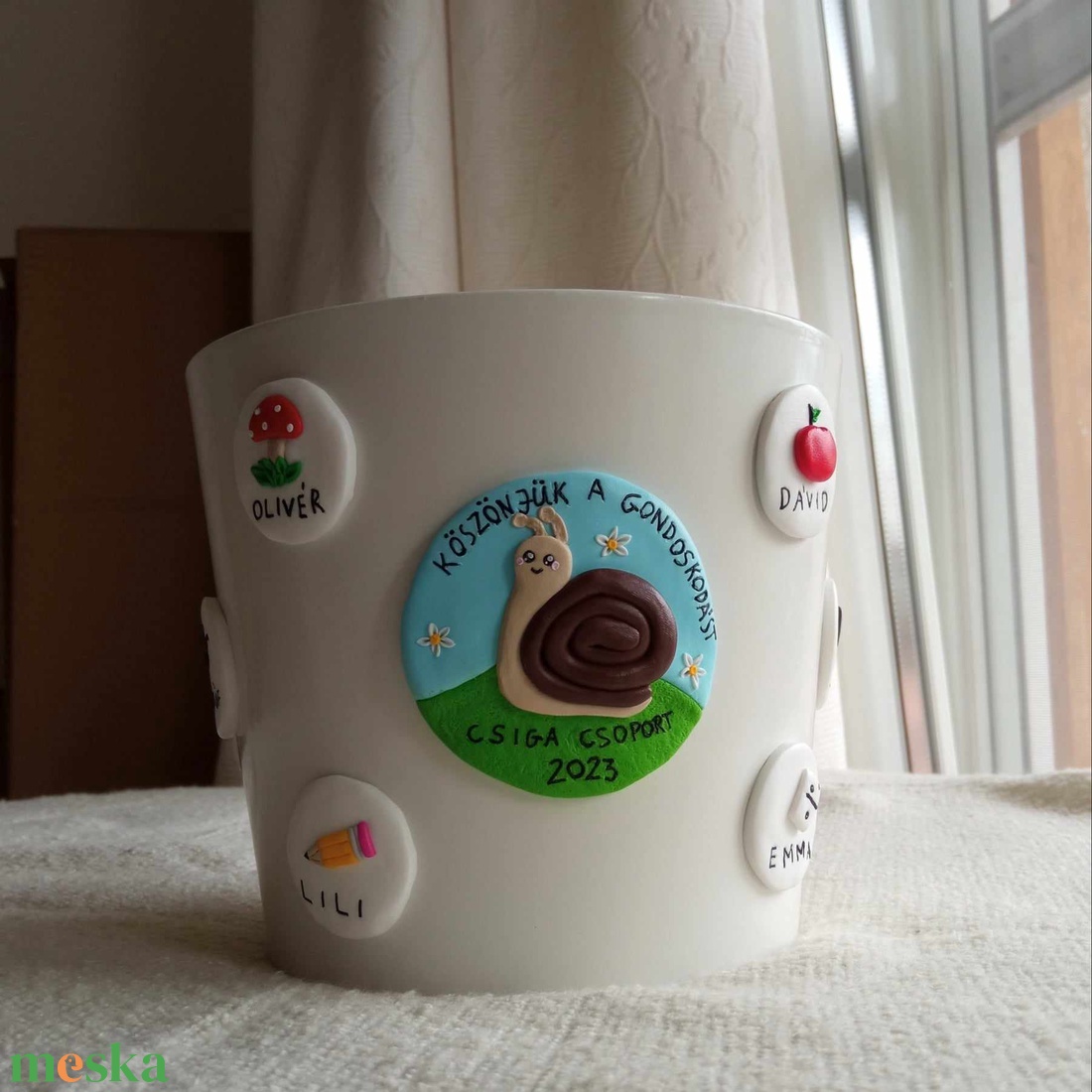 Ovis és bölcsis ballagási kaspó kisgyermeknevelőknek (bölcsis néniknek), dajkáknak, óvó néniknek, technikai dolgozóknak - otthon & életmód - dekoráció - virágdísz és tartó - cserép & kaspó - Meska.hu