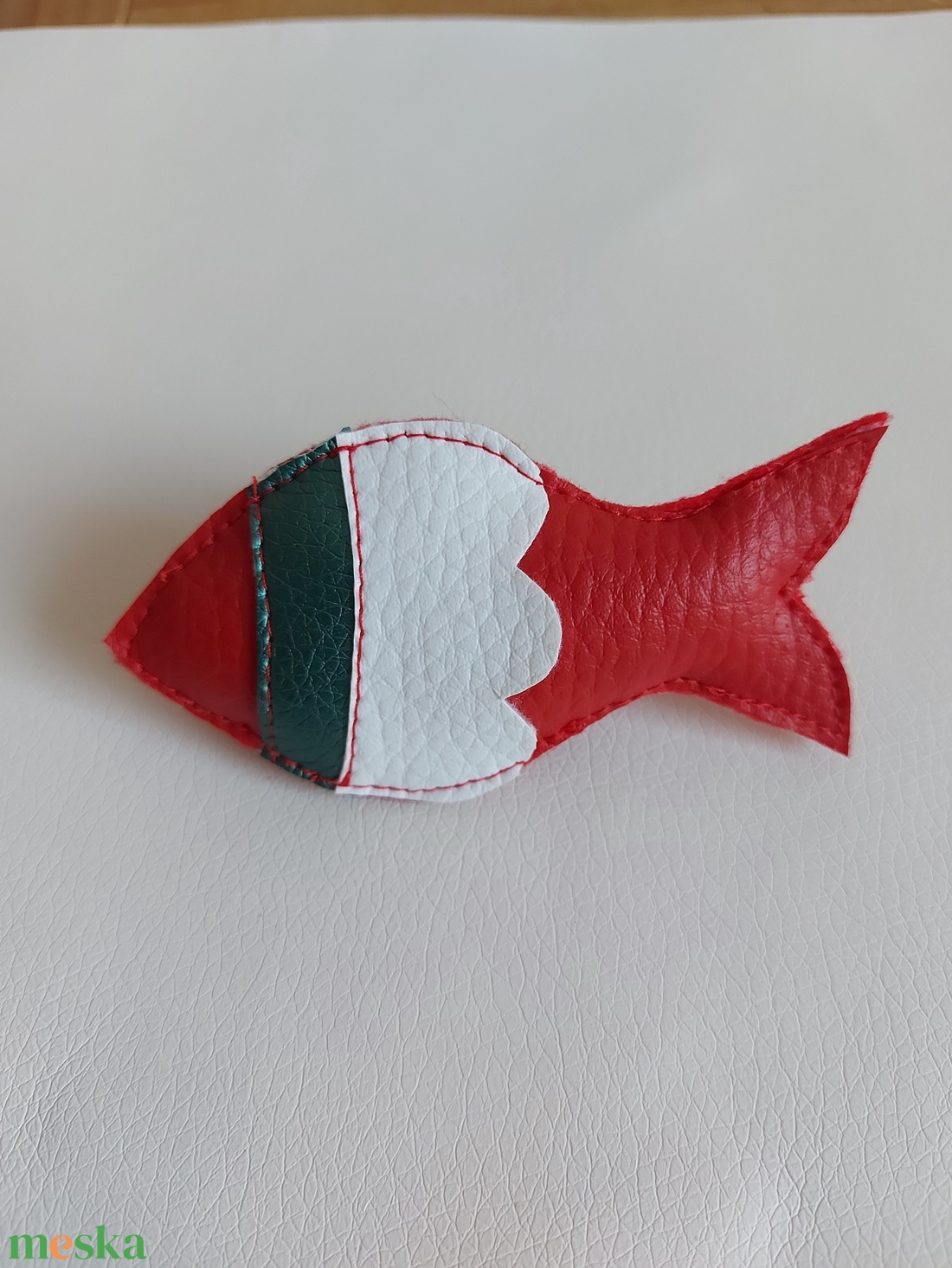 Hal nemzeti színű kitűző - ékszer - kitűző és bross - kitűző - Meska.hu Hal nemzeti színű kitűző - ékszer - kitűző és bross - kitűző - Meska.hu