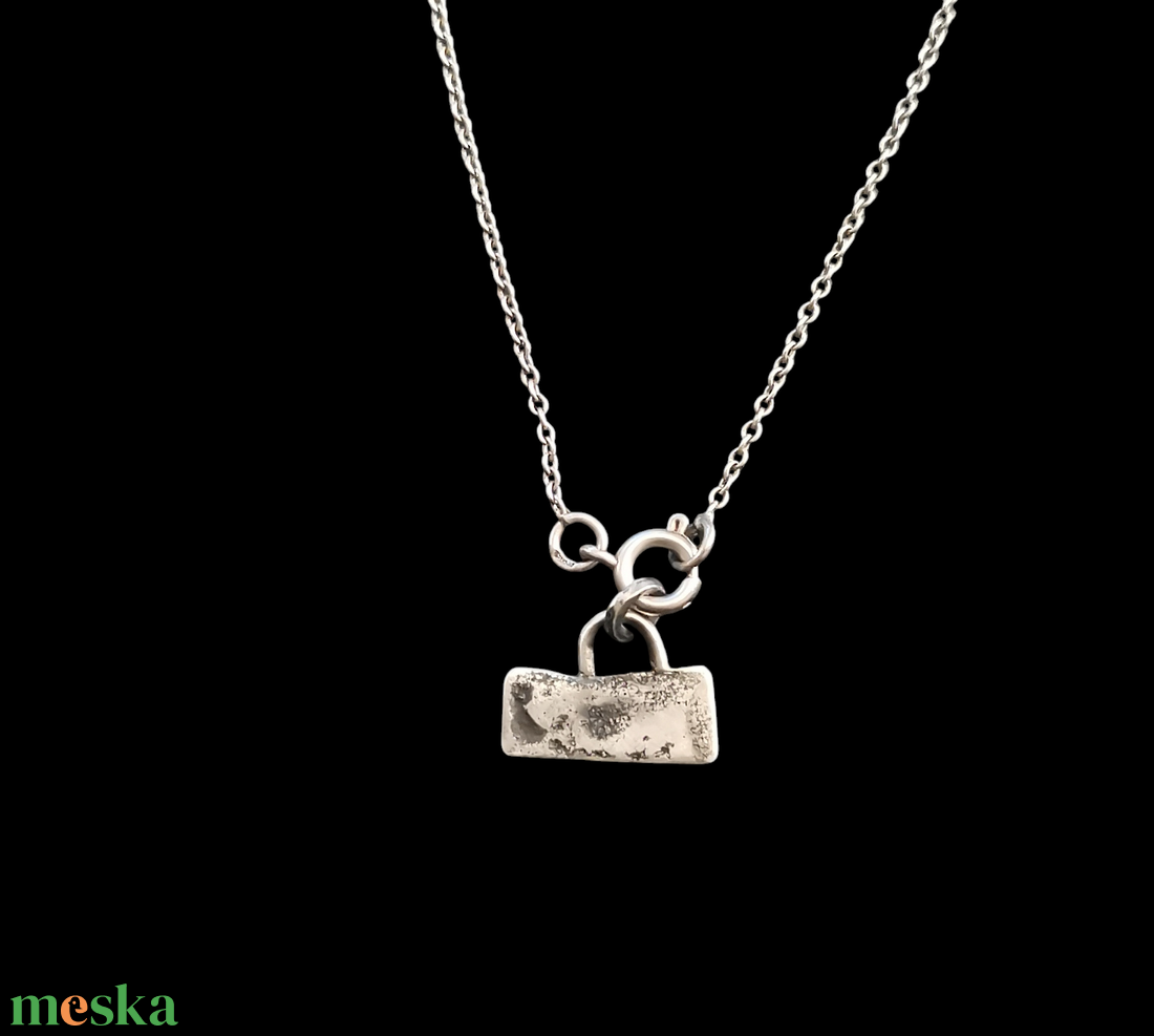 Amorf pici medál lánccal - ékszer - nyaklánc - medálos nyaklánc - Meska.hu