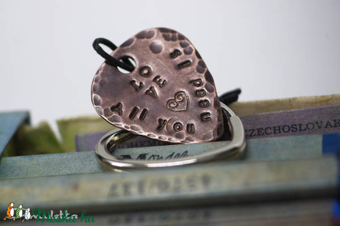 All you need is LOVE- idézetes gitárpengető kulcstartó -stamping -  - Meska.hu
