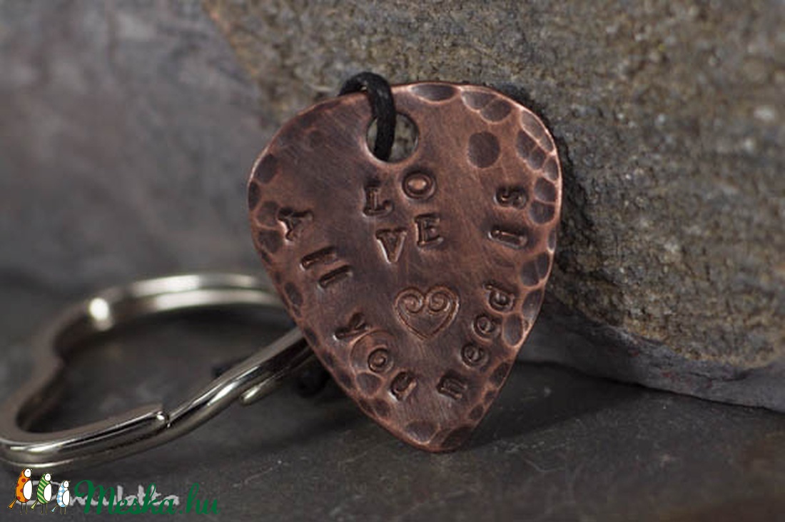 All you need is LOVE- idézetes gitárpengető kulcstartó -stamping -  - Meska.hu