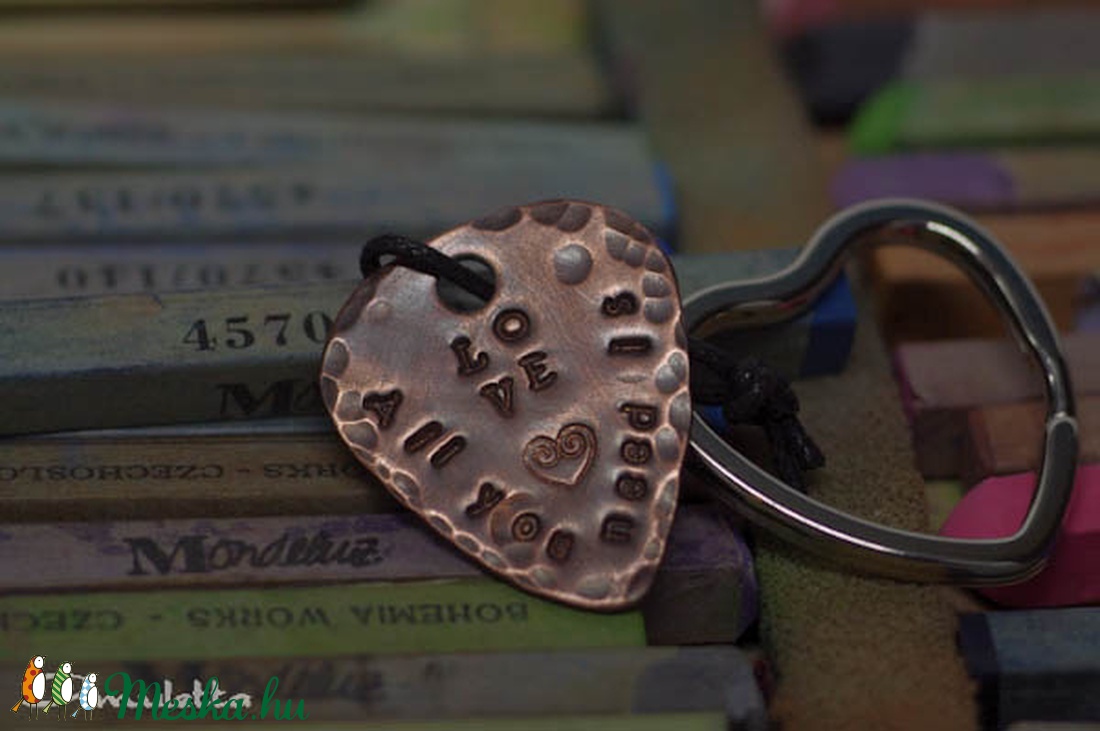 All you need is LOVE- idézetes gitárpengető kulcstartó -stamping -  - Meska.hu