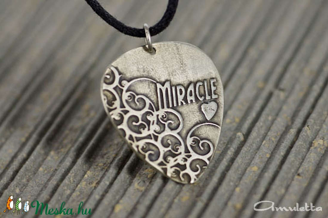 Miracle indás gitár pengető metál, ékszer férfiaknak is, ezüst színű fém pengető, gitárpengető nyaklánc,  -  - Meska.hu