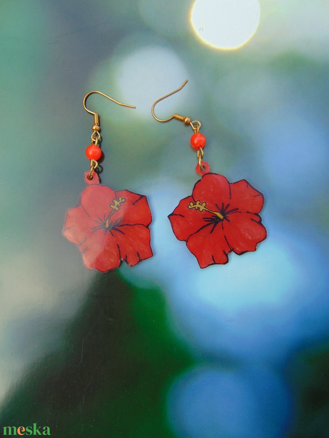 Piros hibiszkusz zsugorka fülbevaló - ékszer - fülbevaló - lógó fülbevaló - Meska.hu