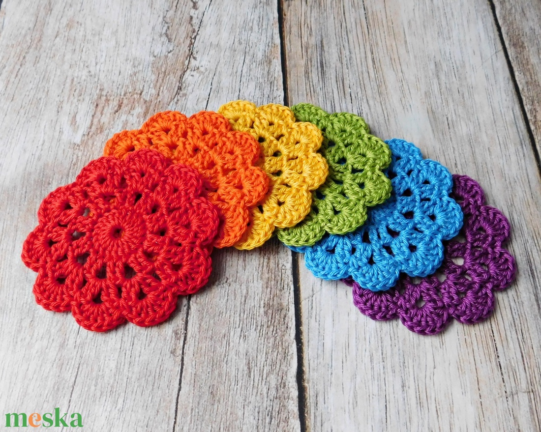 Szivárvány színű horgolt poháralátét,, lakásdekoráció szett 6 db - otthon & életmód - konyhafelszerelés, tálalás - tálalás - tányér- és poháralátét - Meska.hu