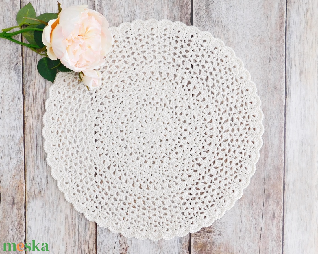 Horgolt tányéralátét, romantikus hangulatú asztalközép 40 cm - otthon & életmód - konyhafelszerelés, tálalás - tálalás - tányér- és poháralátét - Meska.hu Horgolt tányéralátét, romantikus hangulatú asztalközép 40 cm - otthon & életmód - konyhafelszerelés, tálalás - tálalás - tányér- és poháralátét - Meska.hu
