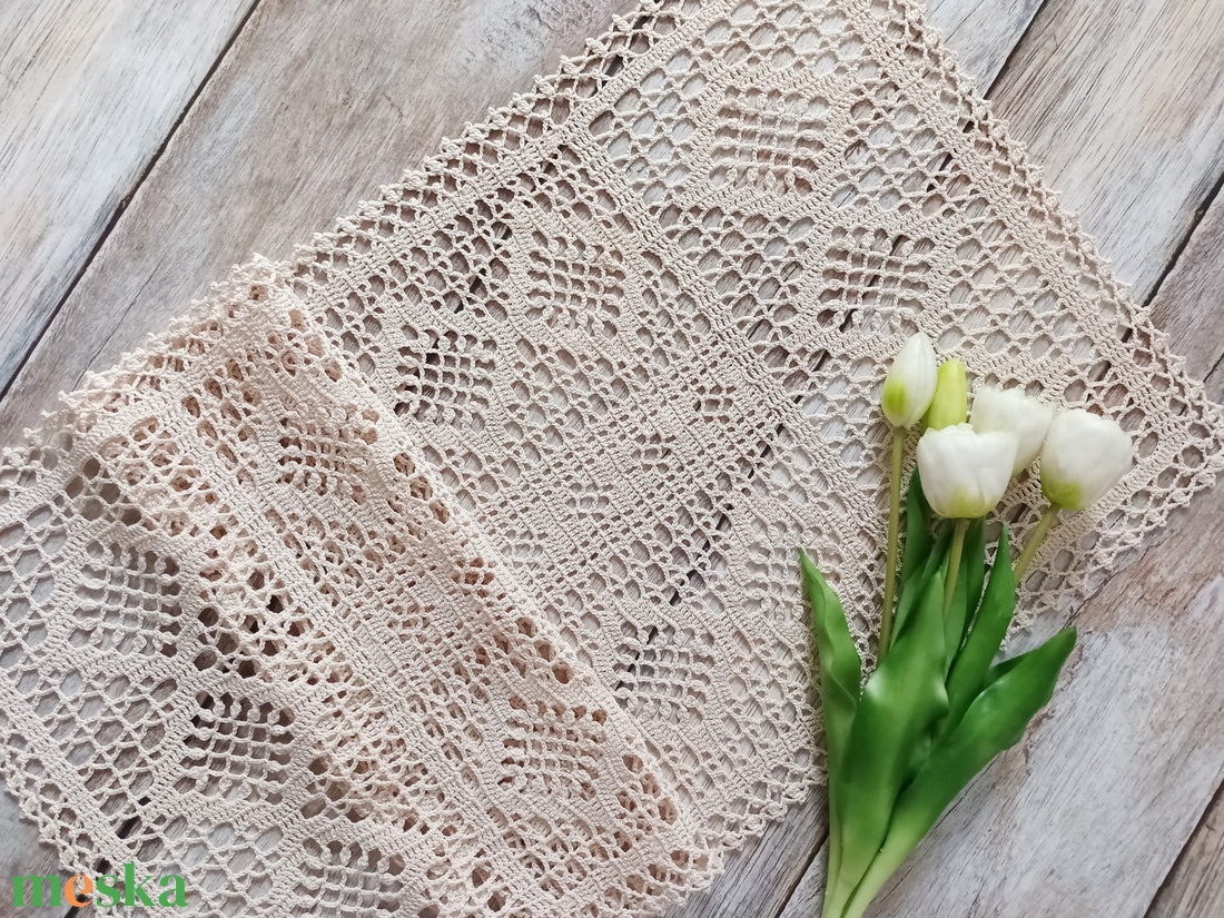 Vintage stílusú horgolt csipke terítő, asztali futó 35x93 cm - otthon & életmód - dekoráció - asztal és polc dekoráció - horgolt & csipketerítő - Meska.hu Vintage stílusú horgolt csipke terítő, asztali futó 35x93 cm - otthon & életmód - dekoráció - asztal és polc dekoráció - horgolt & csipketerítő - Meska.hu