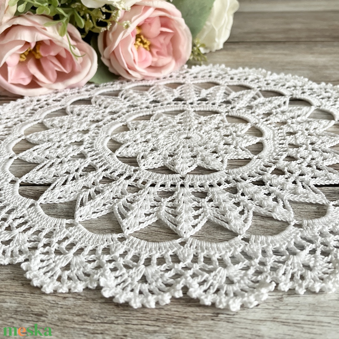 Vintage stílusú horgolt csipke terítő 30 cm - otthon & életmód - lakástextil - abrosz, terítő - díszterítő polcra, komódra - Meska.hu