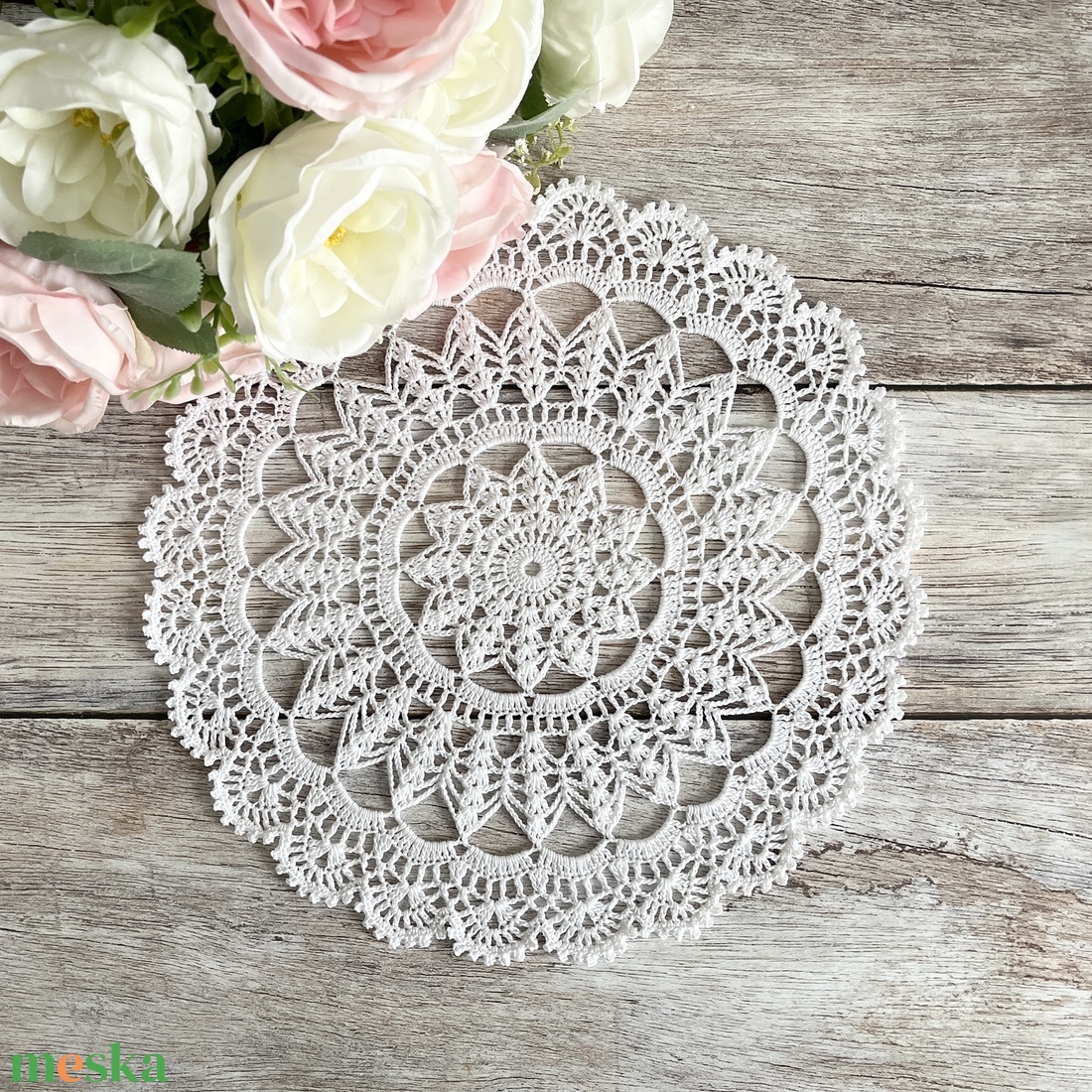 Vintage stílusú horgolt csipke terítő 30 cm - otthon & életmód - lakástextil - abrosz, terítő - díszterítő polcra, komódra - Meska.hu