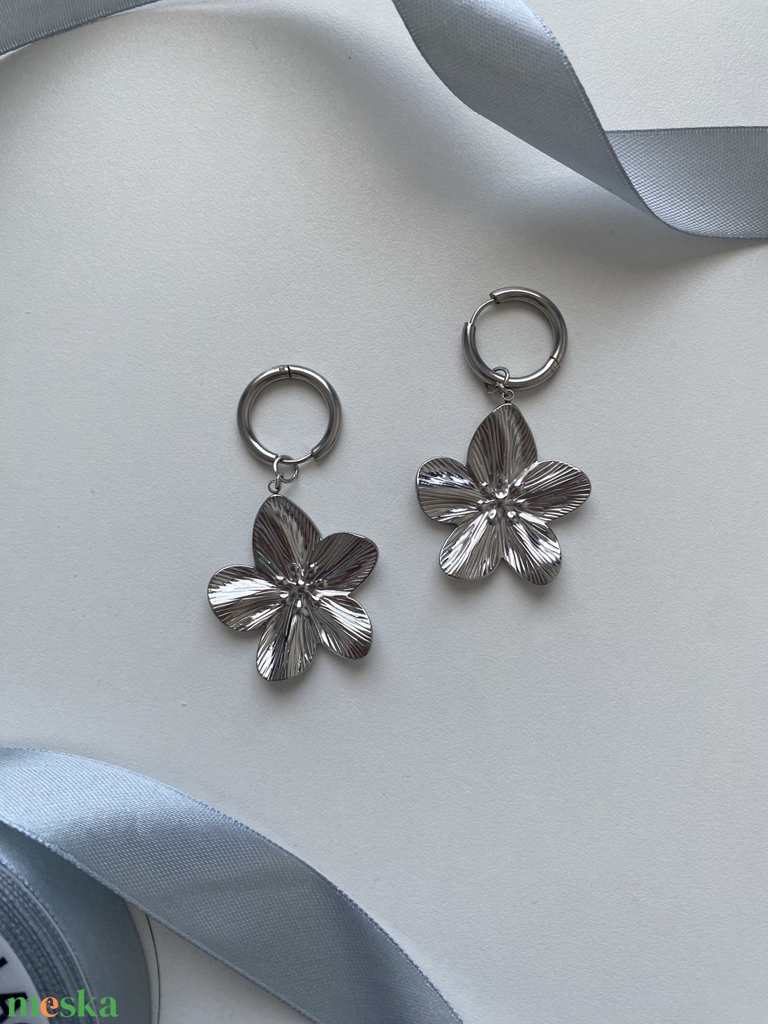 Virág fülbevaló - ékszer - fülbevaló - lógós kerek fülbevaló - Meska.hu