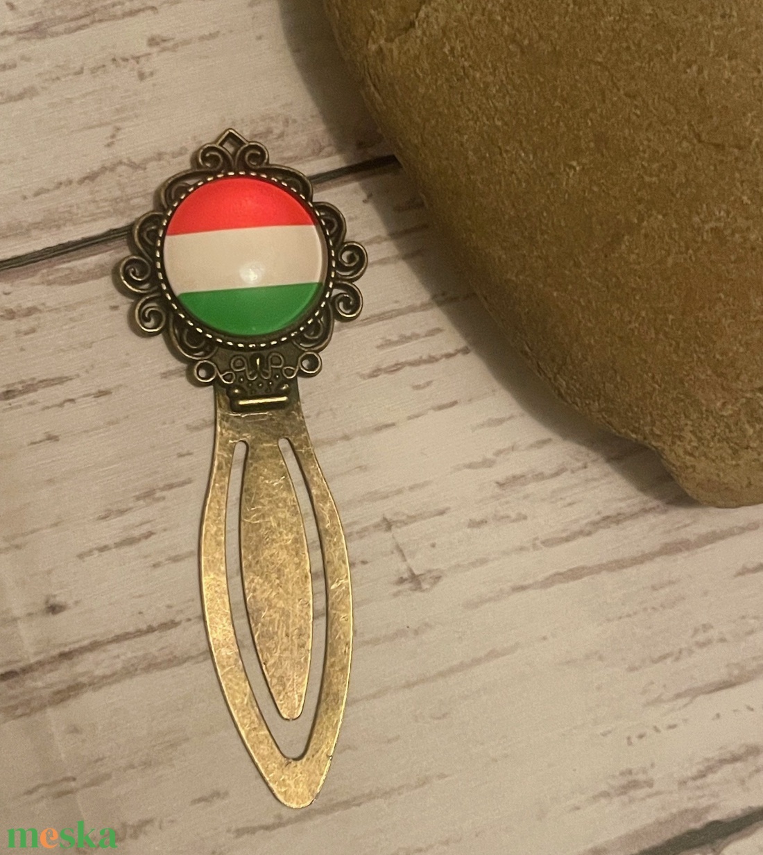 Magyar nemzeti színű üveglencsés fém könyvjelző - könyv & zene - könyvjelző - Meska.hu Magyar nemzeti színű üveglencsés fém könyvjelző - könyv & zene - könyvjelző - Meska.hu