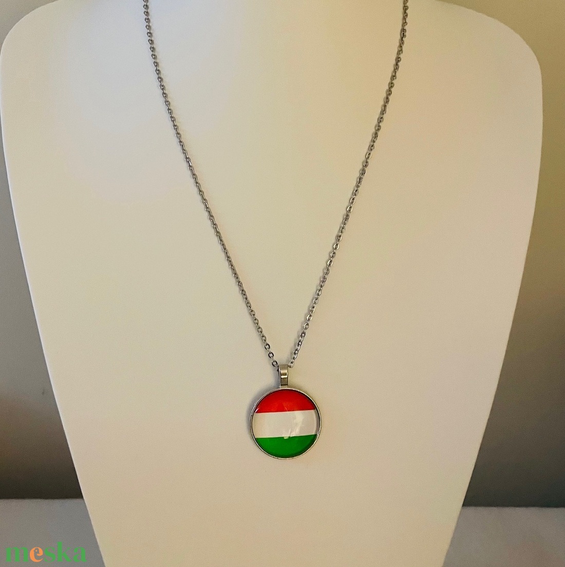 Magyar nemzeti színű üveglencsés medálos nemesacél nyaklánc szurkoló foci EB - ékszer - nyaklánc - medálos nyaklánc - Meska.hu Magyar nemzeti színű üveglencsés medálos nemesacél nyaklánc szurkoló foci EB - ékszer - nyaklánc - medálos nyaklánc - Meska.hu