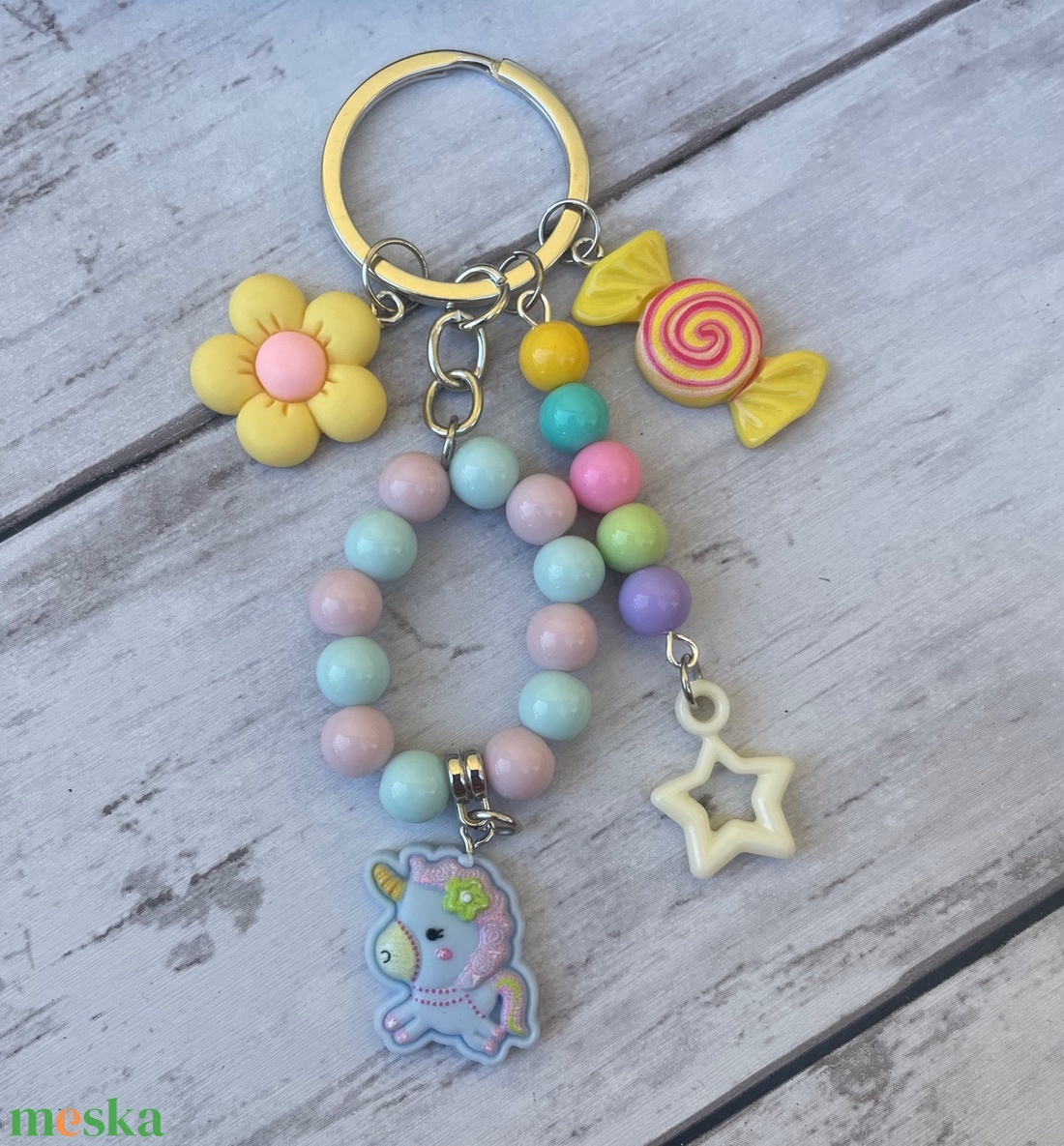 Gyöngy kulcstartó táskadísz medálokkal - táska & tok - kulcstartó & táskadísz - kulcstartó - Meska.hu