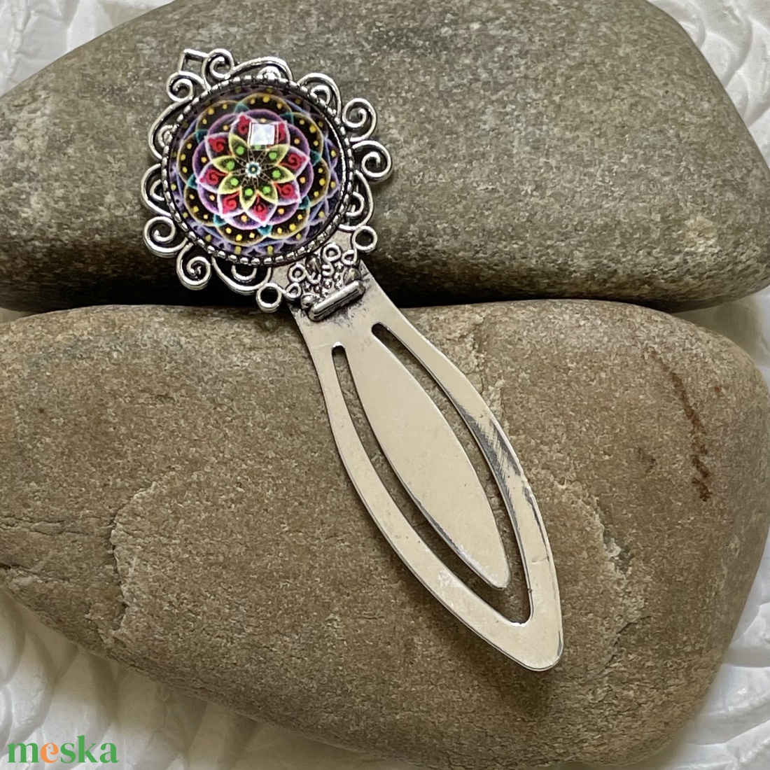 Mandala mintázatú üveglencsés fém könyvjelző - könyv & zene - könyvjelző - Meska.hu Mandala mintázatú üveglencsés fém könyvjelző - könyv & zene - könyvjelző - Meska.hu