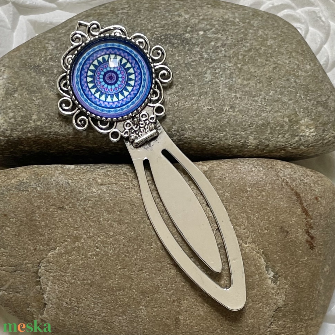 Mandala mintázatú üveglencsés fém könyvjelző - könyv & zene - könyvjelző - Meska.hu Mandala mintázatú üveglencsés fém könyvjelző - könyv & zene - könyvjelző - Meska.hu