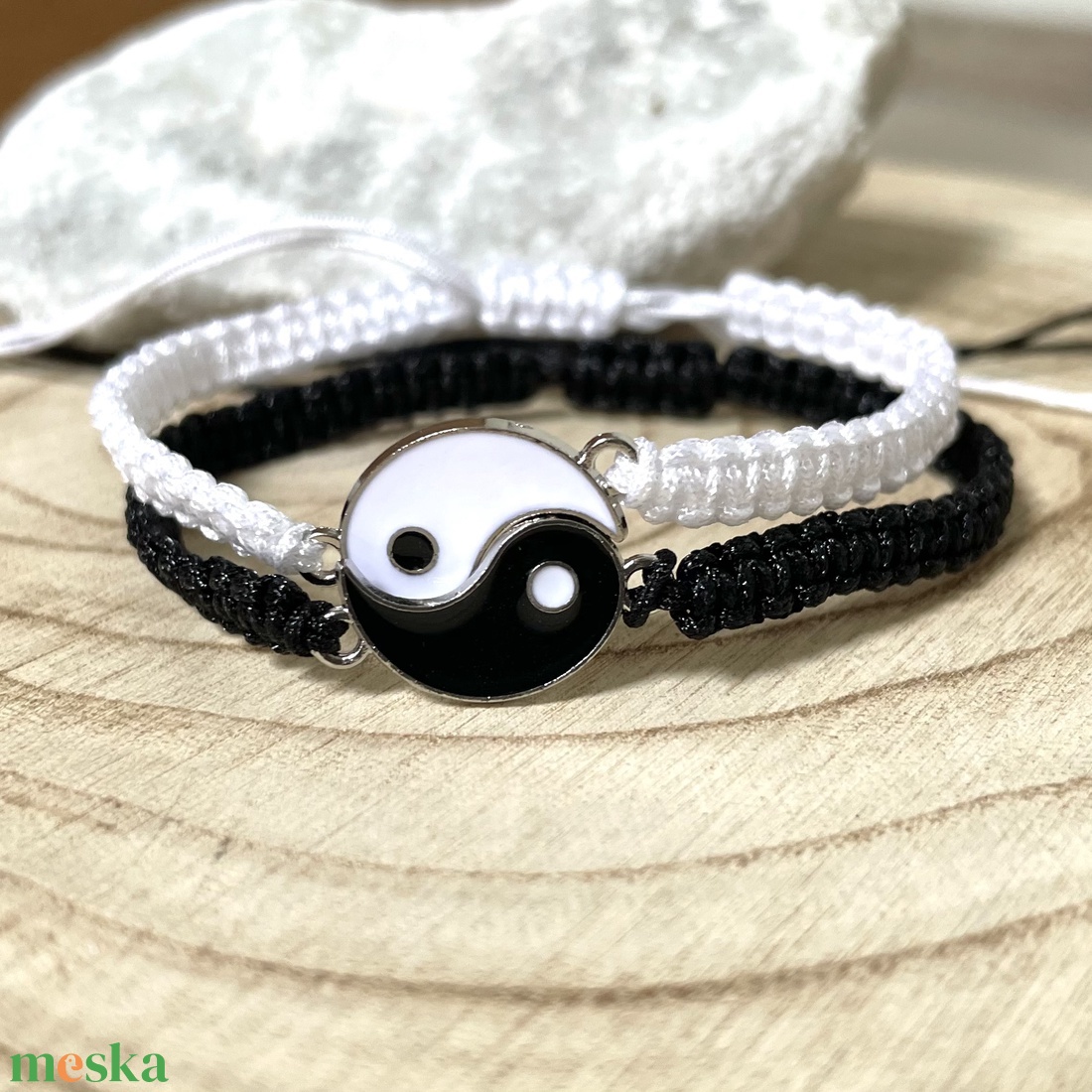 Fonott makramé Jin Jang páros karkötő - ékszer - karkötő - fonott karkötő - Meska.hu