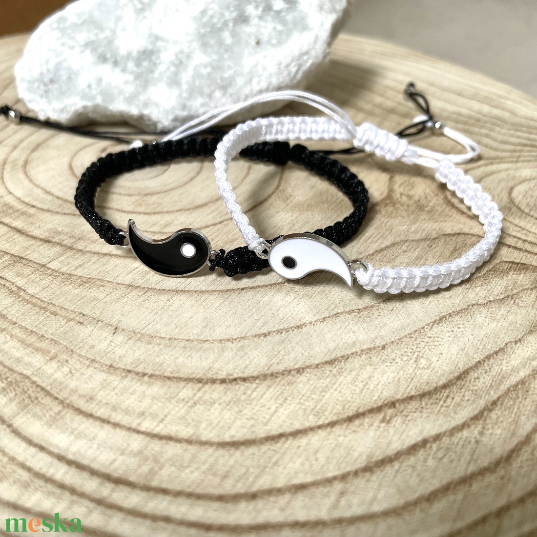 Fonott makramé Jin Jang páros karkötő - ékszer - karkötő - fonott karkötő - Meska.hu