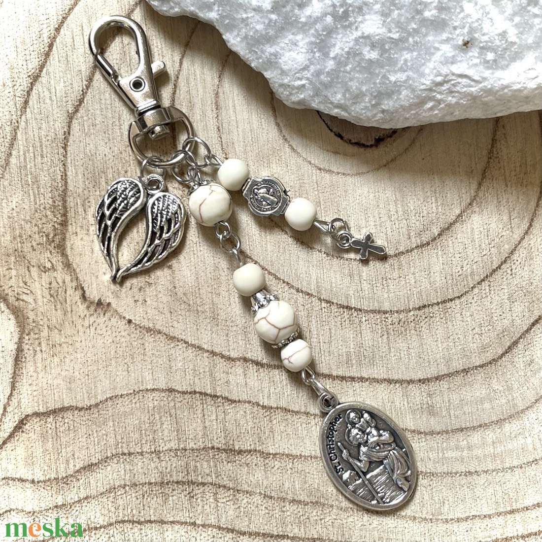 Szent Kristóf védelmező amulett kulcstartó táskadísz howlit ásványgyöngyökből - táska & tok - kulcstartó & táskadísz - kulcstartó - Meska.hu Szent Kristóf védelmező amulett kulcstartó táskadísz howlit ásványgyöngyökből - táska & tok - kulcstartó & táskadísz - kulcstartó - Meska.hu