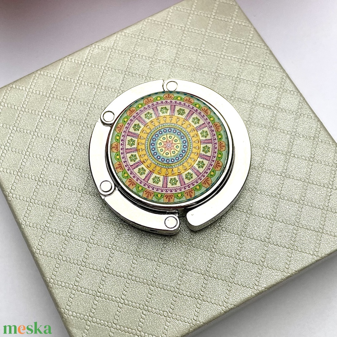 Mandala csempe virág mintázatú Üveglencsés Táska Akasztó Táskaakasztó - táska & tok - kulcstartó & táskadísz - táskaakasztó - Meska.hu Mandala csempe virág mintázatú Üveglencsés Táska Akasztó Táskaakasztó - táska & tok - kulcstartó & táskadísz - táskaakasztó - Meska.hu