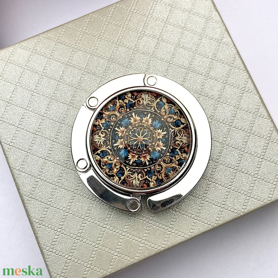 Mandala Barokk mintázatú Üveglencsés Táska Akasztó Táskaakasztó - táska & tok - kulcstartó & táskadísz - táskaakasztó - Meska.hu Mandala Barokk mintázatú Üveglencsés Táska Akasztó Táskaakasztó - táska & tok - kulcstartó & táskadísz - táskaakasztó - Meska.hu