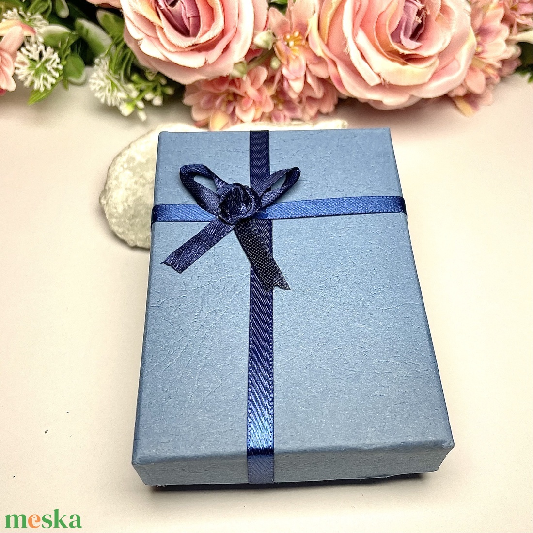Örömanya szülőköszöntő ajándék ásvány karkötő díszdobozban kísérő szöveggel (kék-001)  - esküvő - emlék & ajándék - szülőköszöntő ajándék - Meska.hu