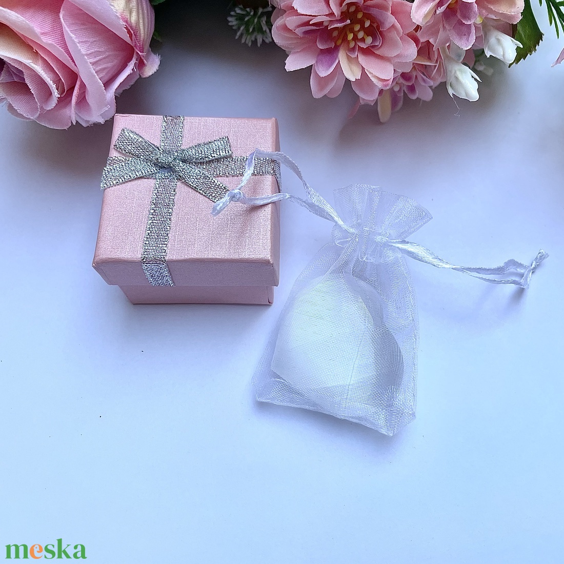 Szelenit Szív organza tasakban ajándékdobozban Valentin Nap - otthon & életmód - dekoráció - spiritualitás - ásványok - Meska.hu Szelenit Szív organza tasakban ajándékdobozban Valentin Nap - otthon & életmód - dekoráció - spiritualitás - ásványok - Meska.hu